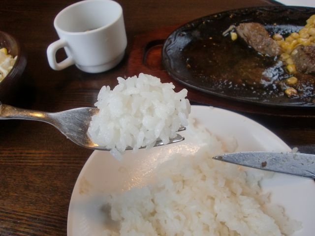 洋食☆ライスの食べ方マナー③フォークの持ち替えはアリ!?